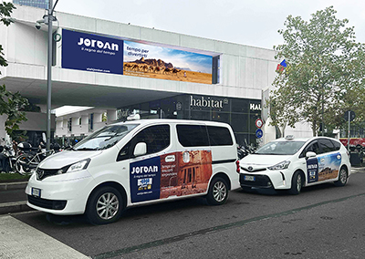Come misurare il successo delle tue campagne pubblicitarie OOH? Analisi del ROI, metriche di visibilità brand e guida al costo pubblicità taxi nei centri storici.
