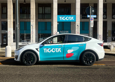 La testimonianza di Valentina G., tassista a Milano nel circuito Radio TaxiADV. Scopri i vantaggi economici e la tutela della carrozzeria.